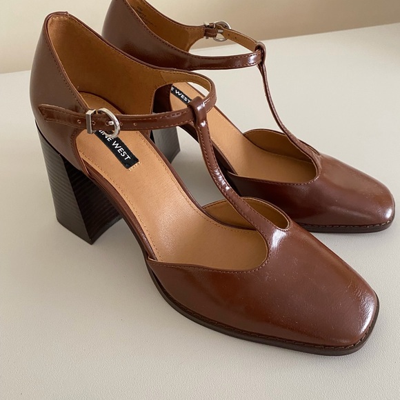 Nine West Janky T Strap Heels - Size 10 M - Picture 2 of 3